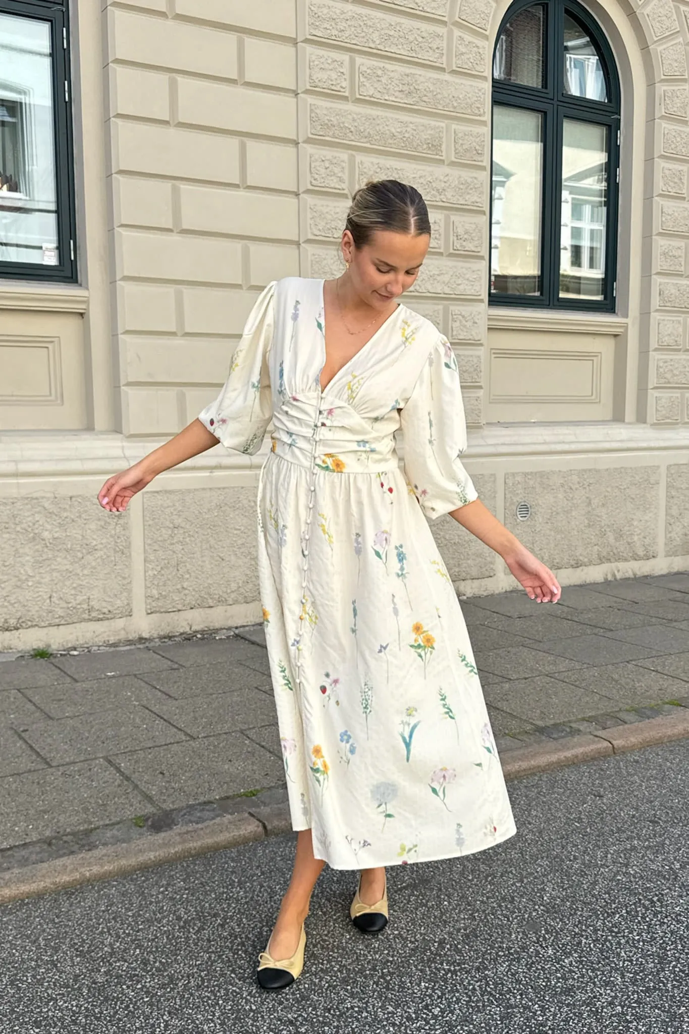 AdelIC Lang Kjole - Råhvid Blomsterprint