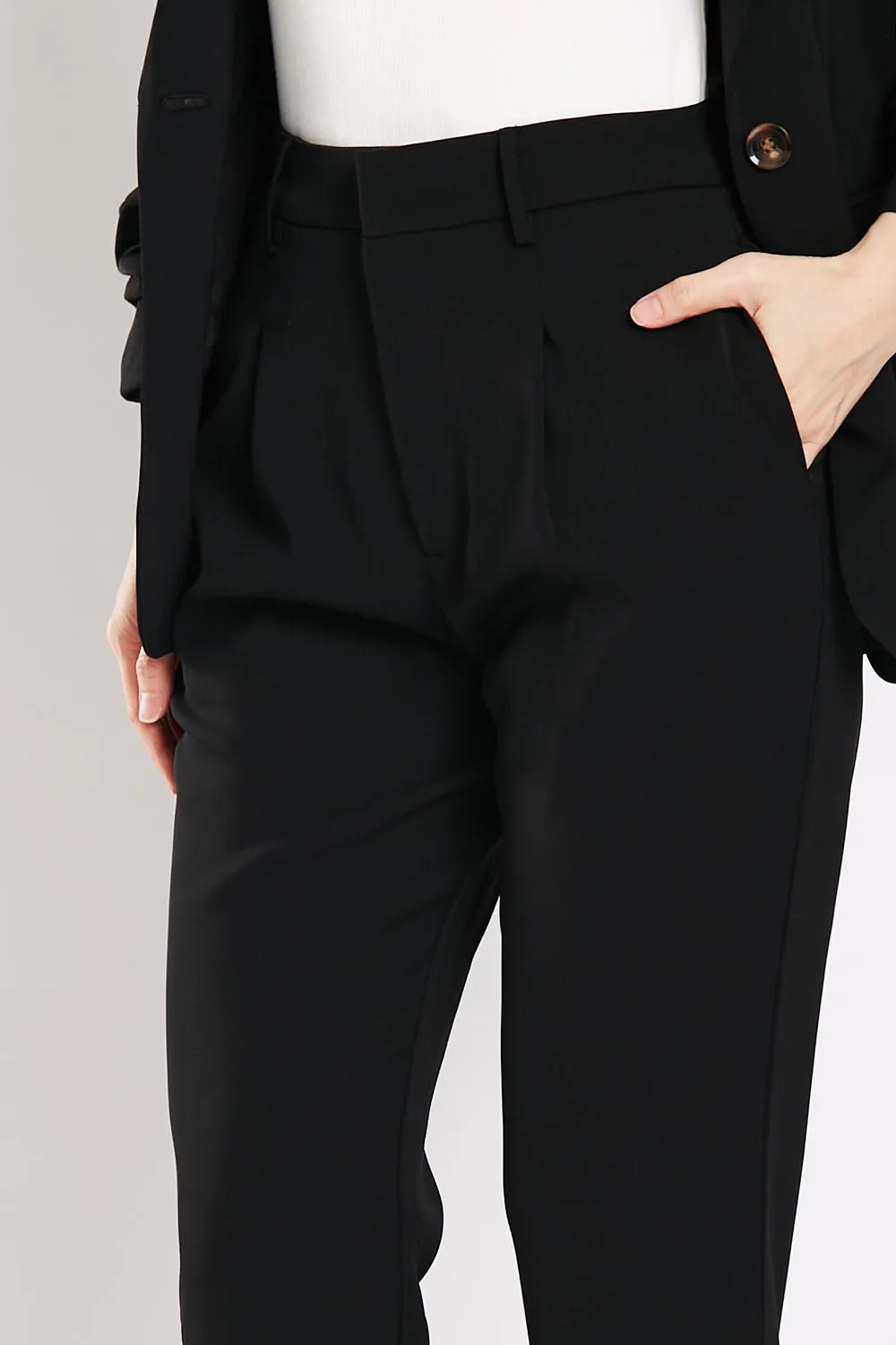 Carinne Tailored Pants in Black