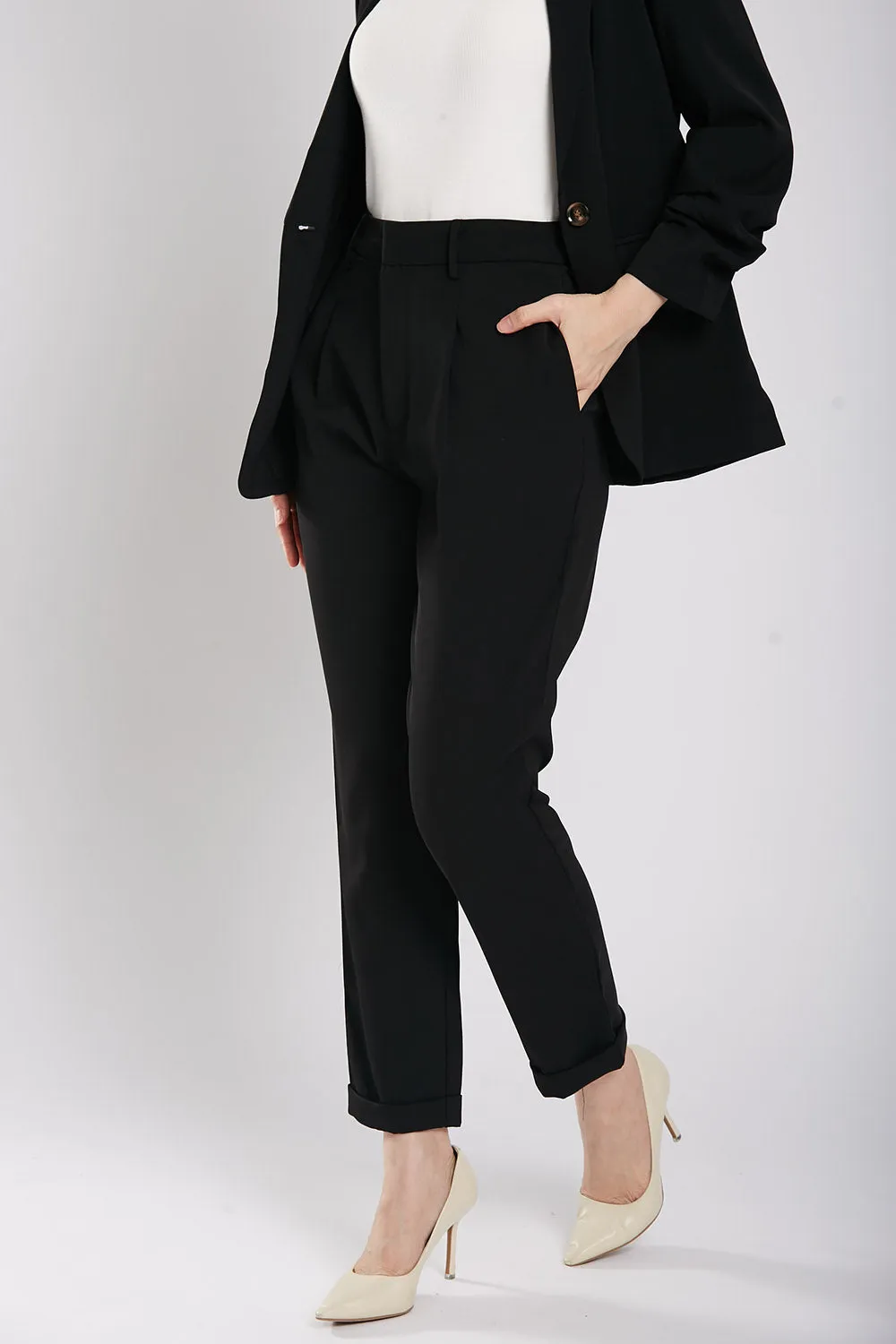 Carinne Tailored Pants in Black