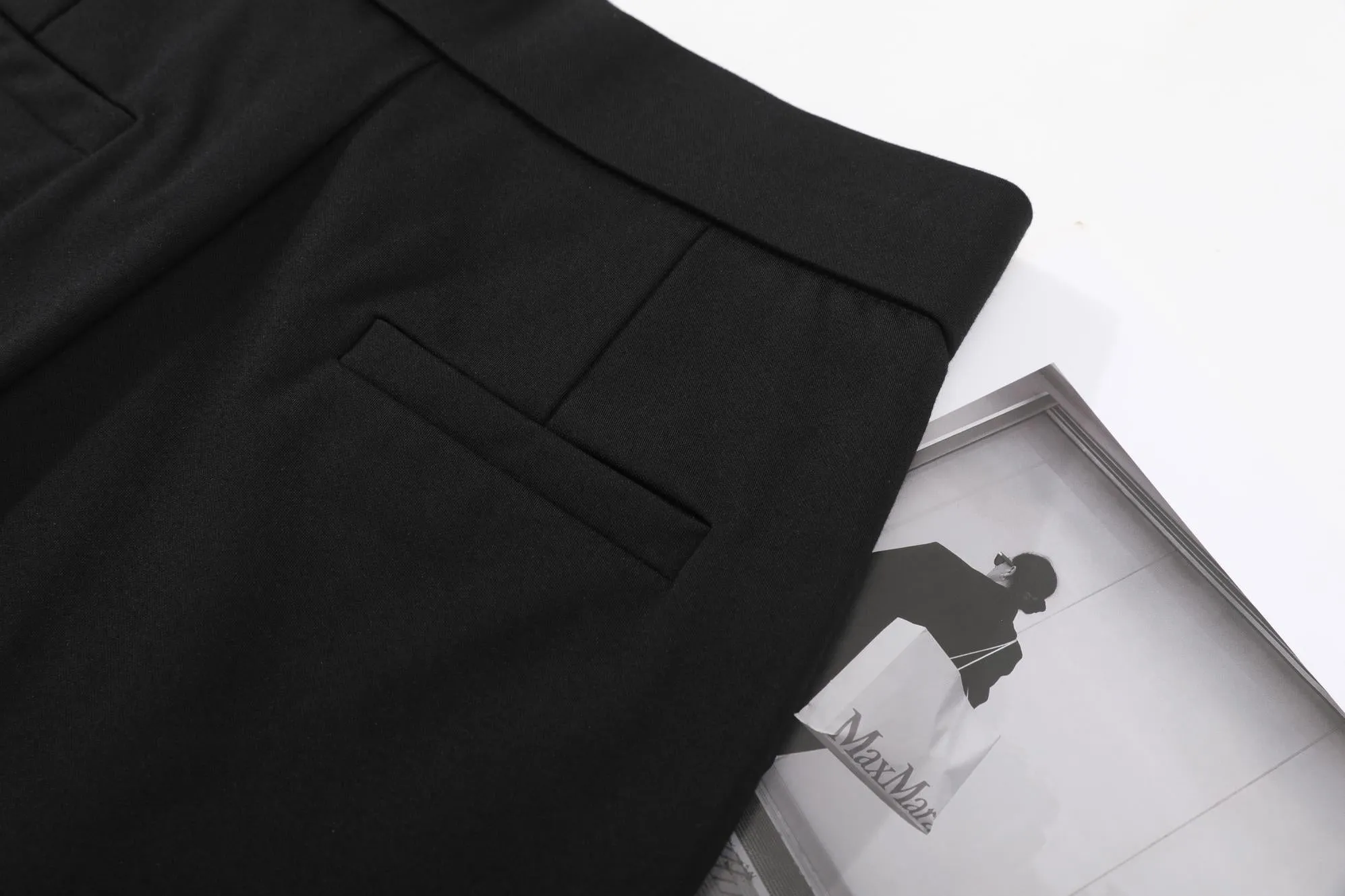 Chic Ankle Cut Trousers for a Sophisticated Look
