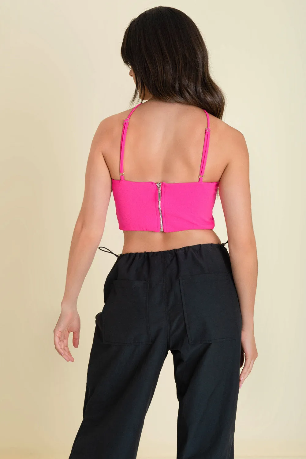 Crop top halter con tirantes