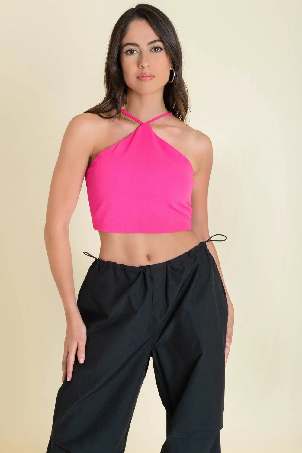 Crop top halter con tirantes