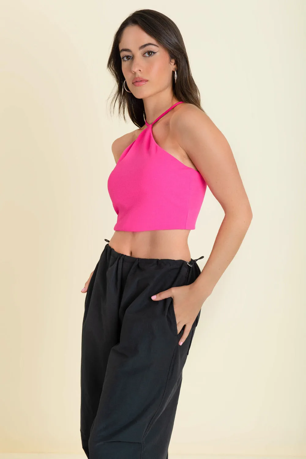 Crop top halter con tirantes