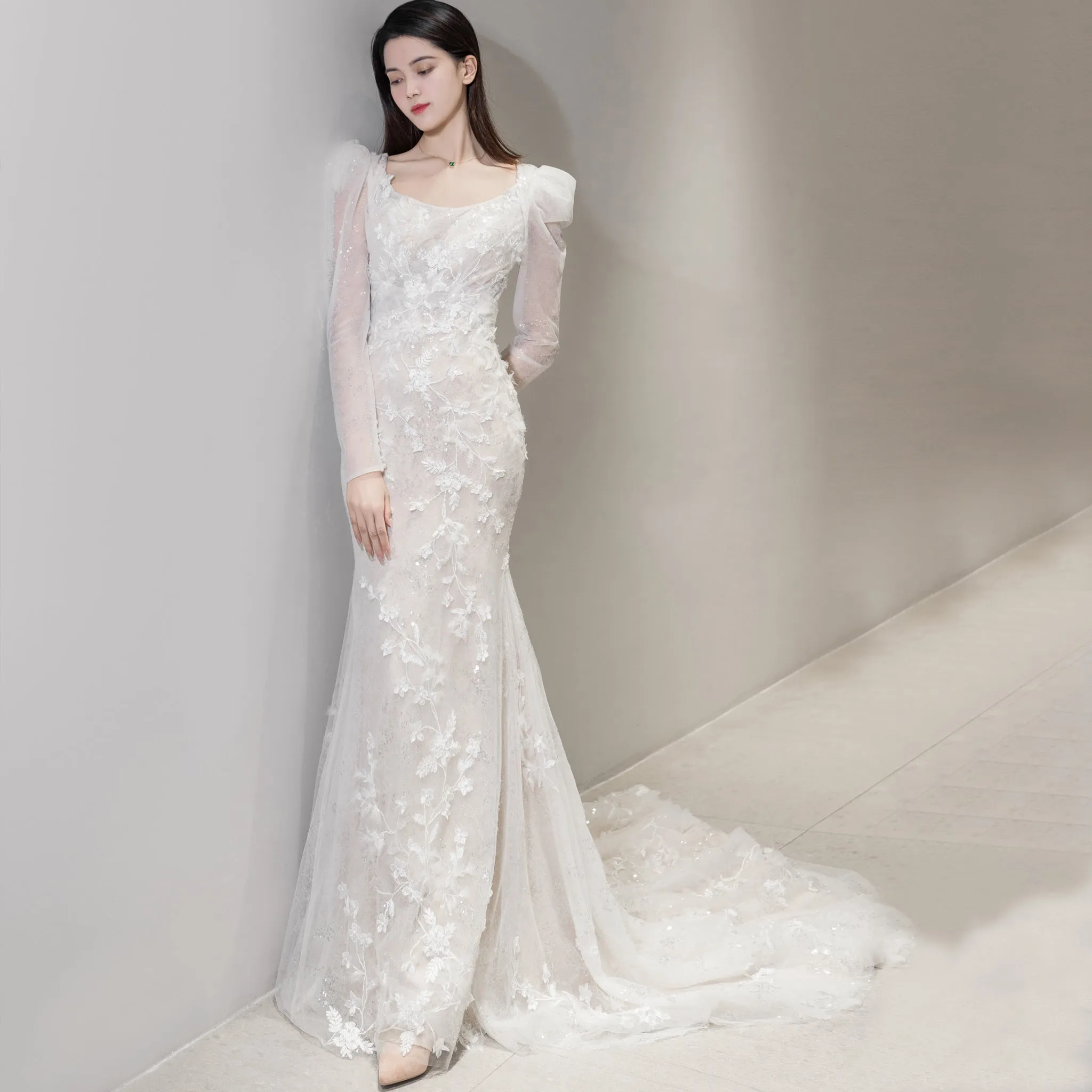 Elegant Mermaid Wedding Dress Long Sleeves With Scoop Neck