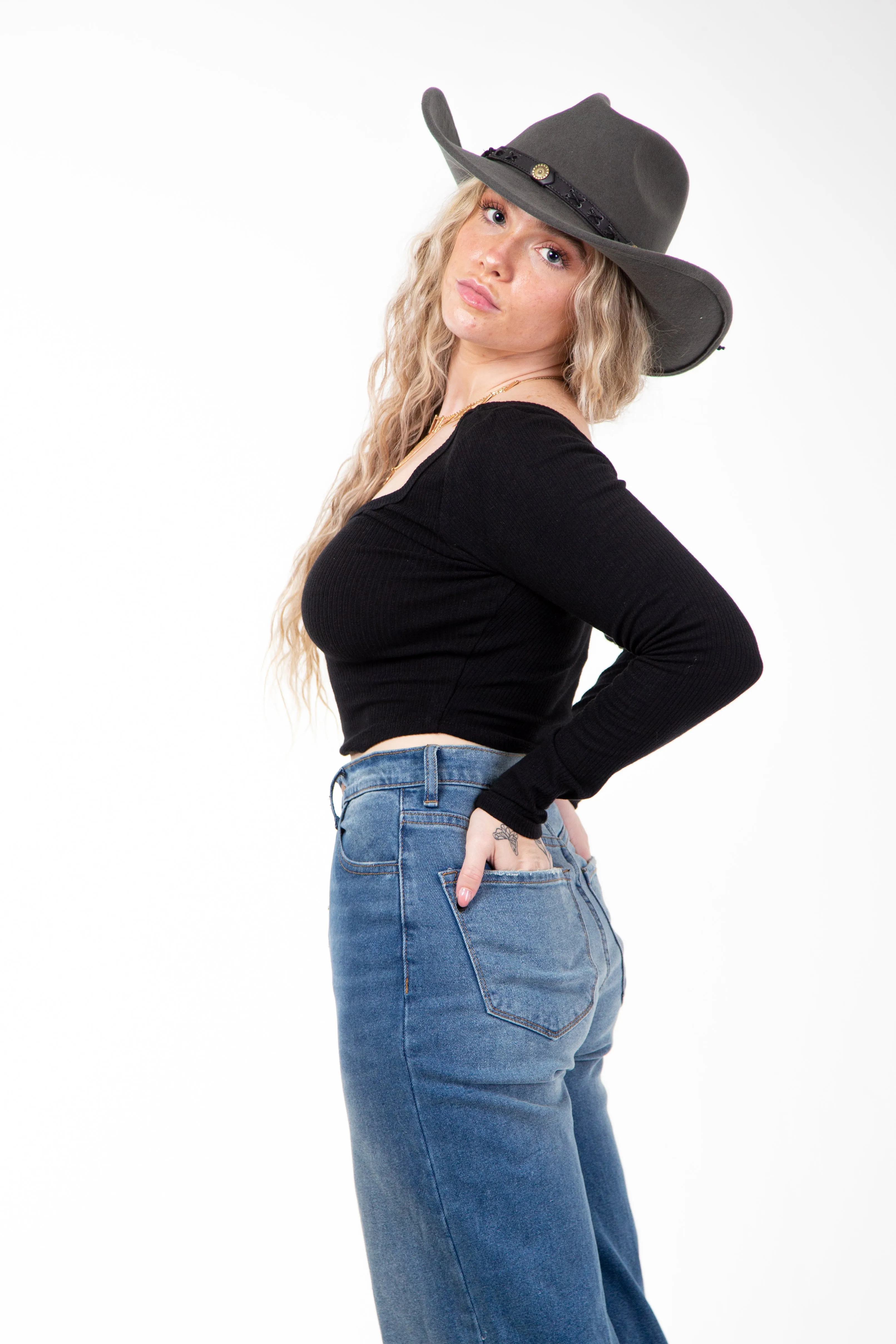 LALA LONG SLEEVE CROP TOP ~ BLACK