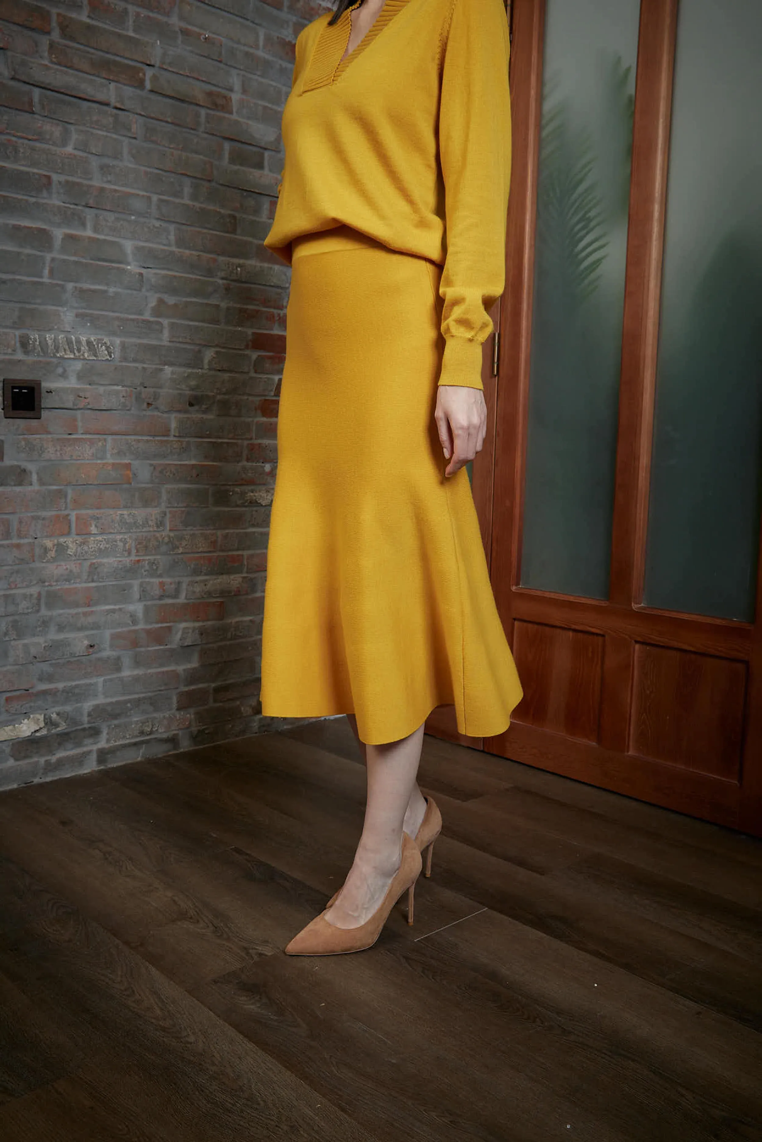 Queluz Skirt - Trumpet midi skirt in ochre yellow