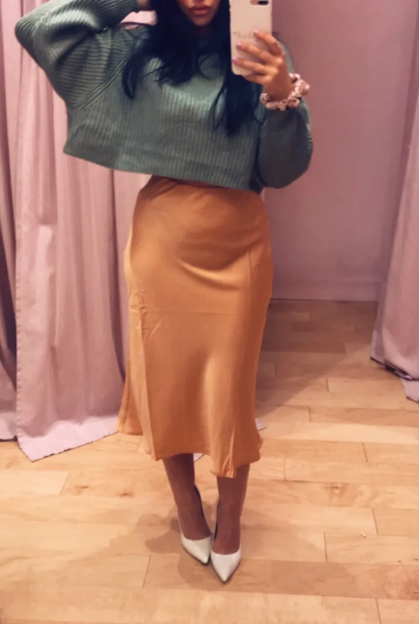 Ribbed Crew Neck Raglan Sleeve Cropped Sweater