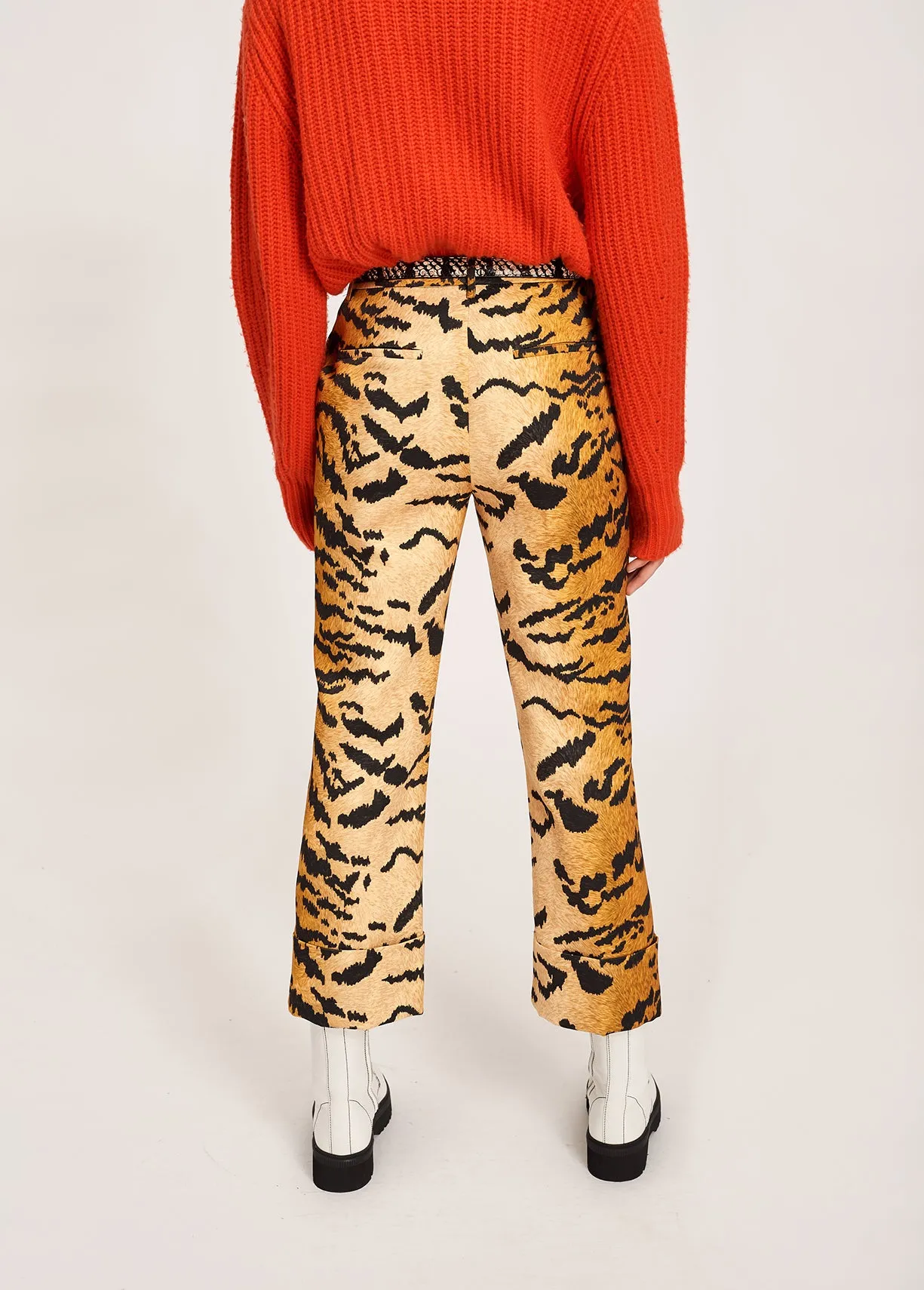 Short flared pants