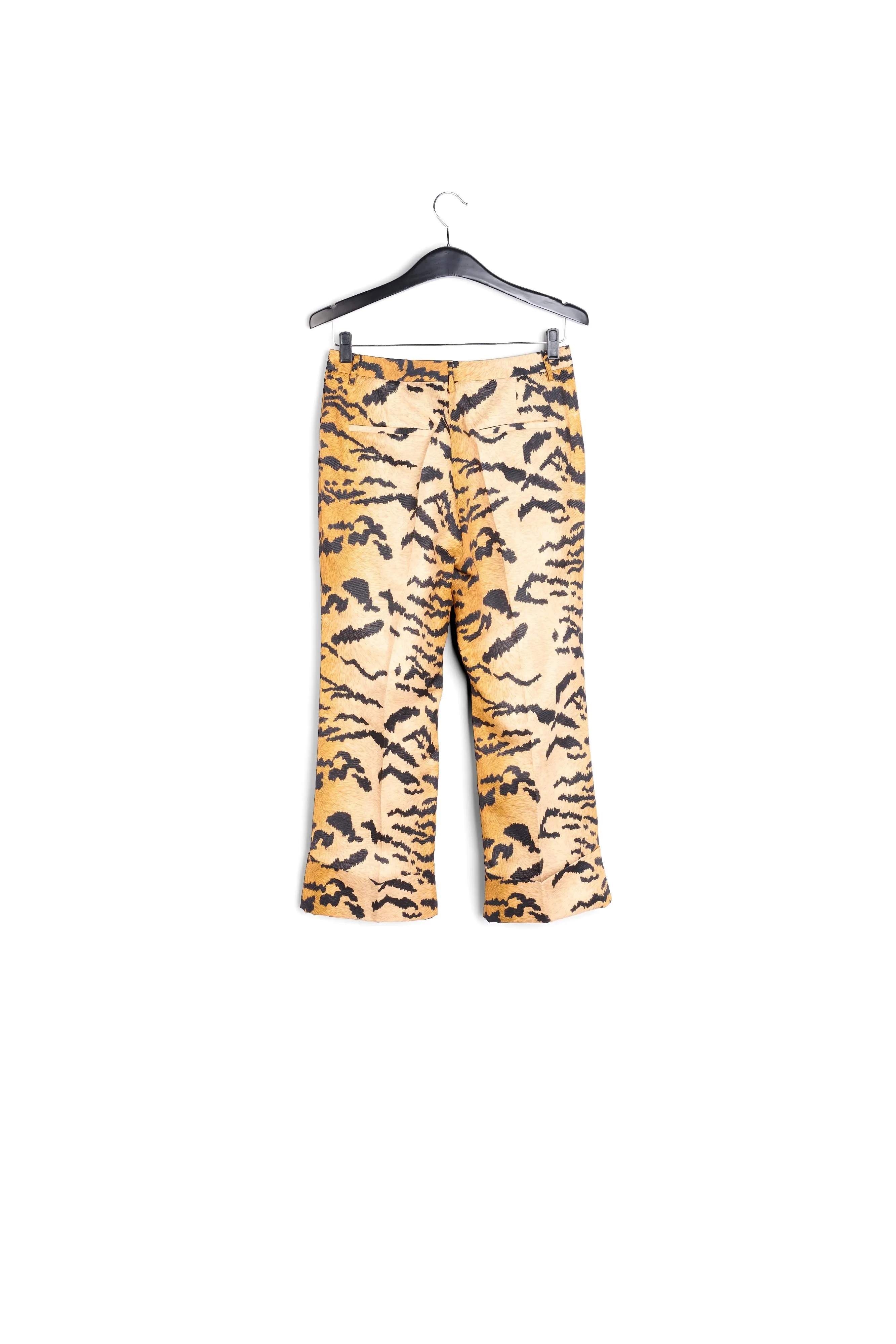 Short flared pants