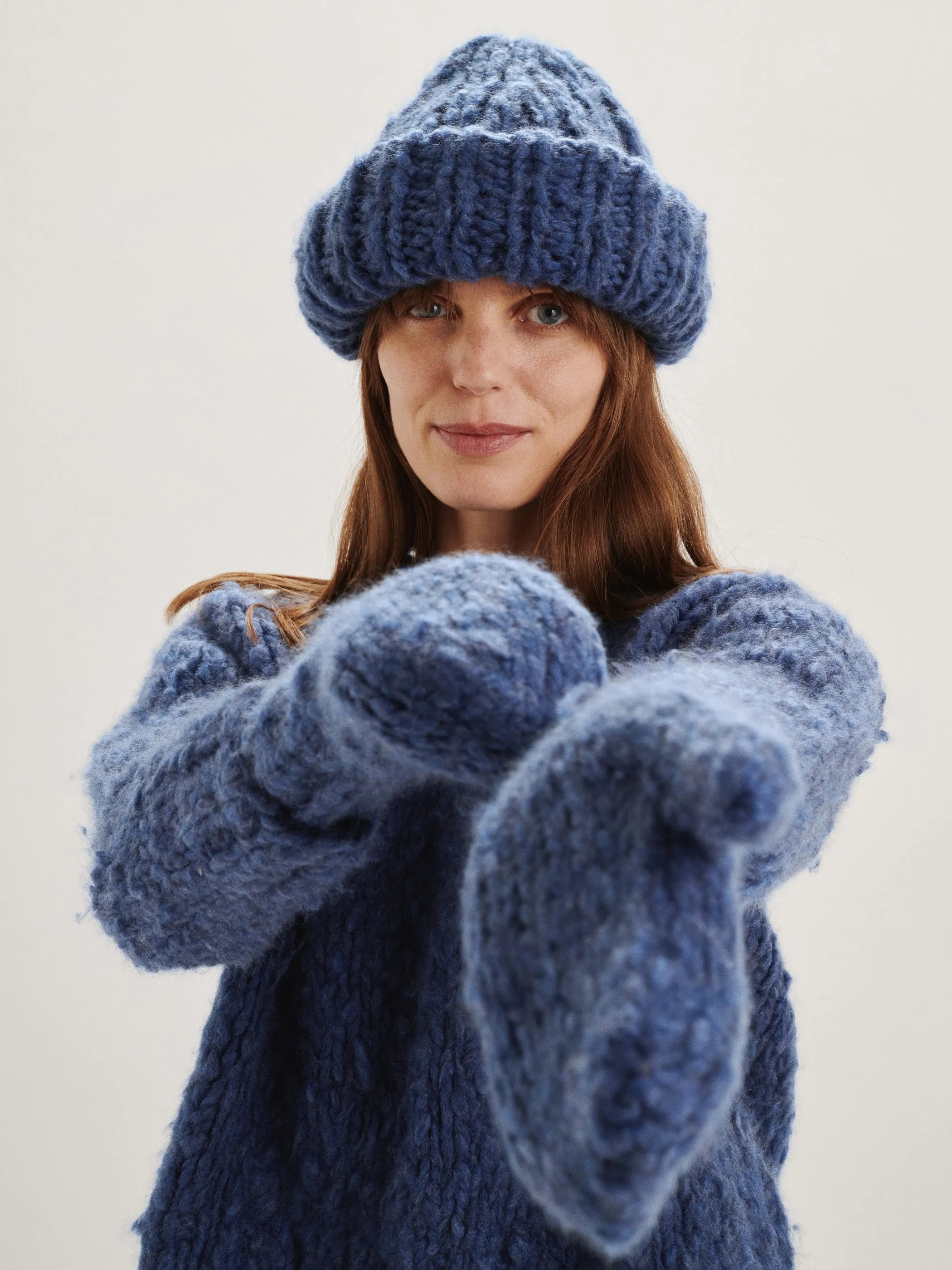 The Lumi Ribbed Beanie in Cashmere