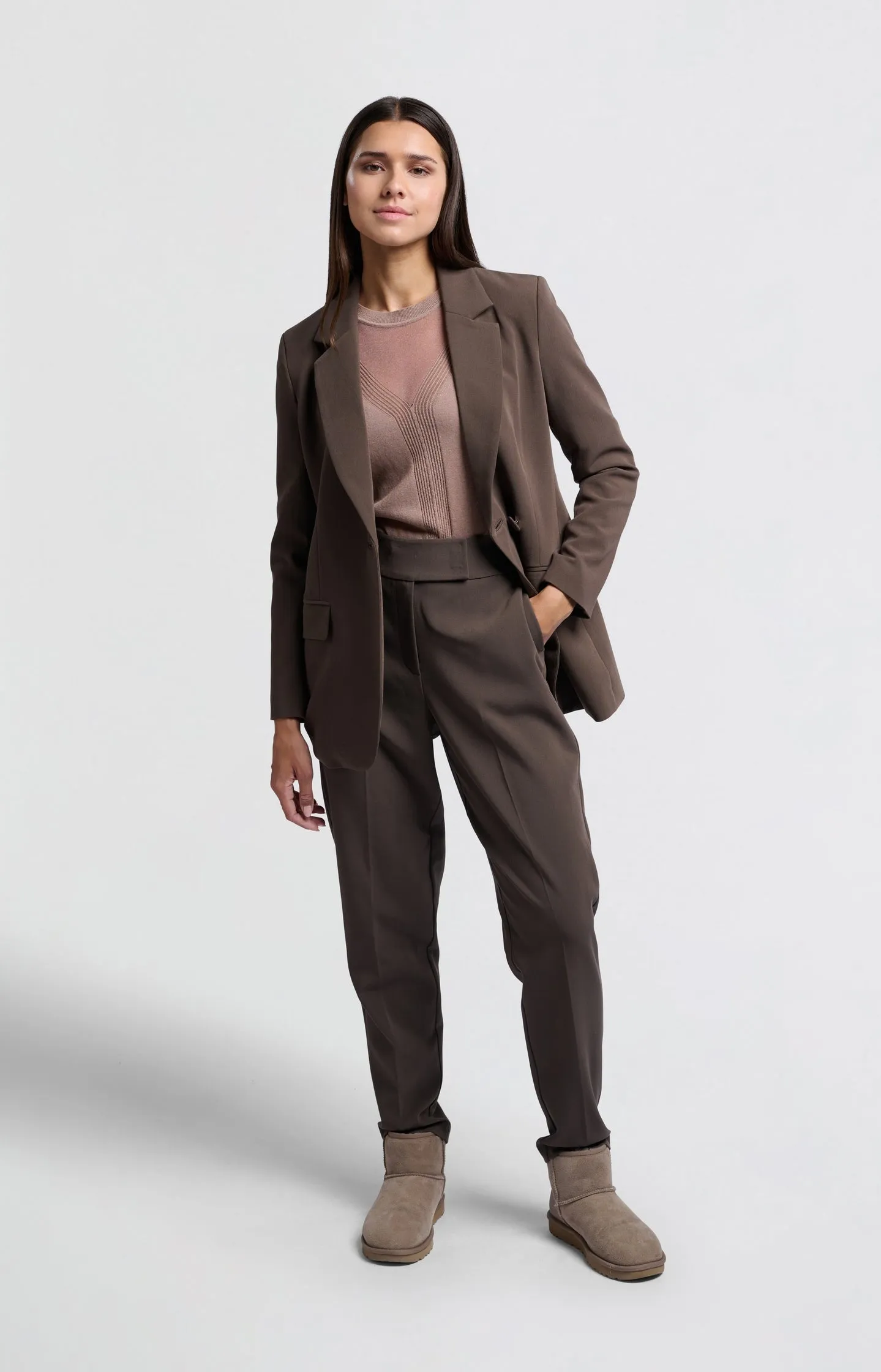 Woven blazer with fitted fit, button and pockets